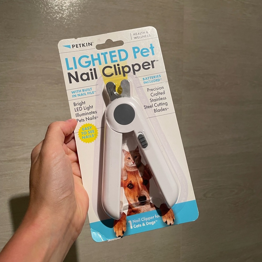 Light up pet nail clipper